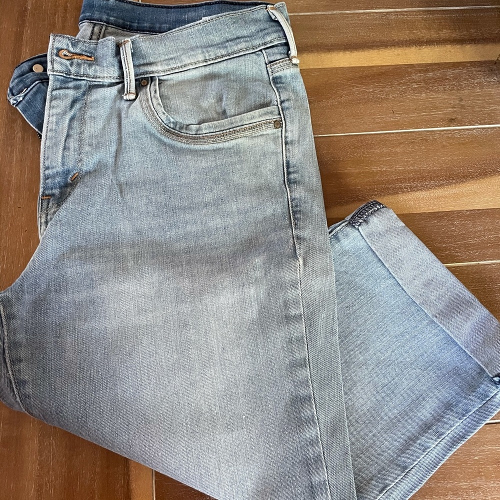 Levi, cuffed Capri pant, size 10
